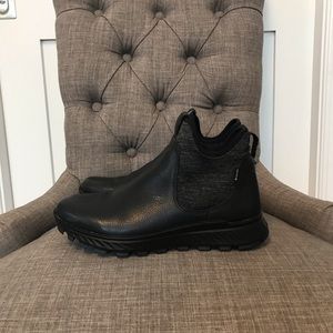 Ecco Exostrike womens chelsea boots